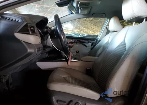 2019 Toyota Camry L z USA, uszkodzony, nr VIN 4T1B11HK3KU767589